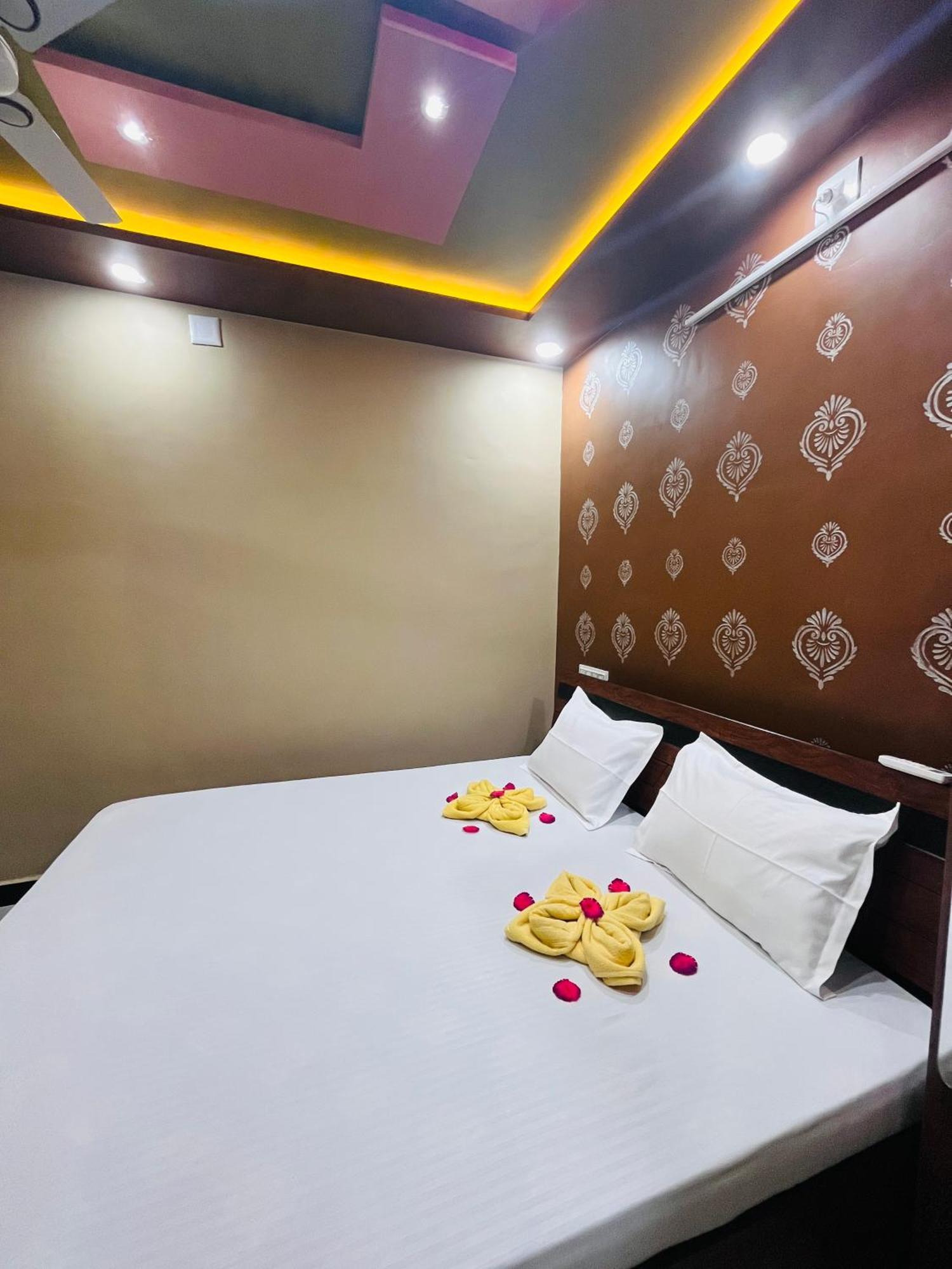 Kamdhenu Home Stay Garudeshwar Ngoại thất bức ảnh