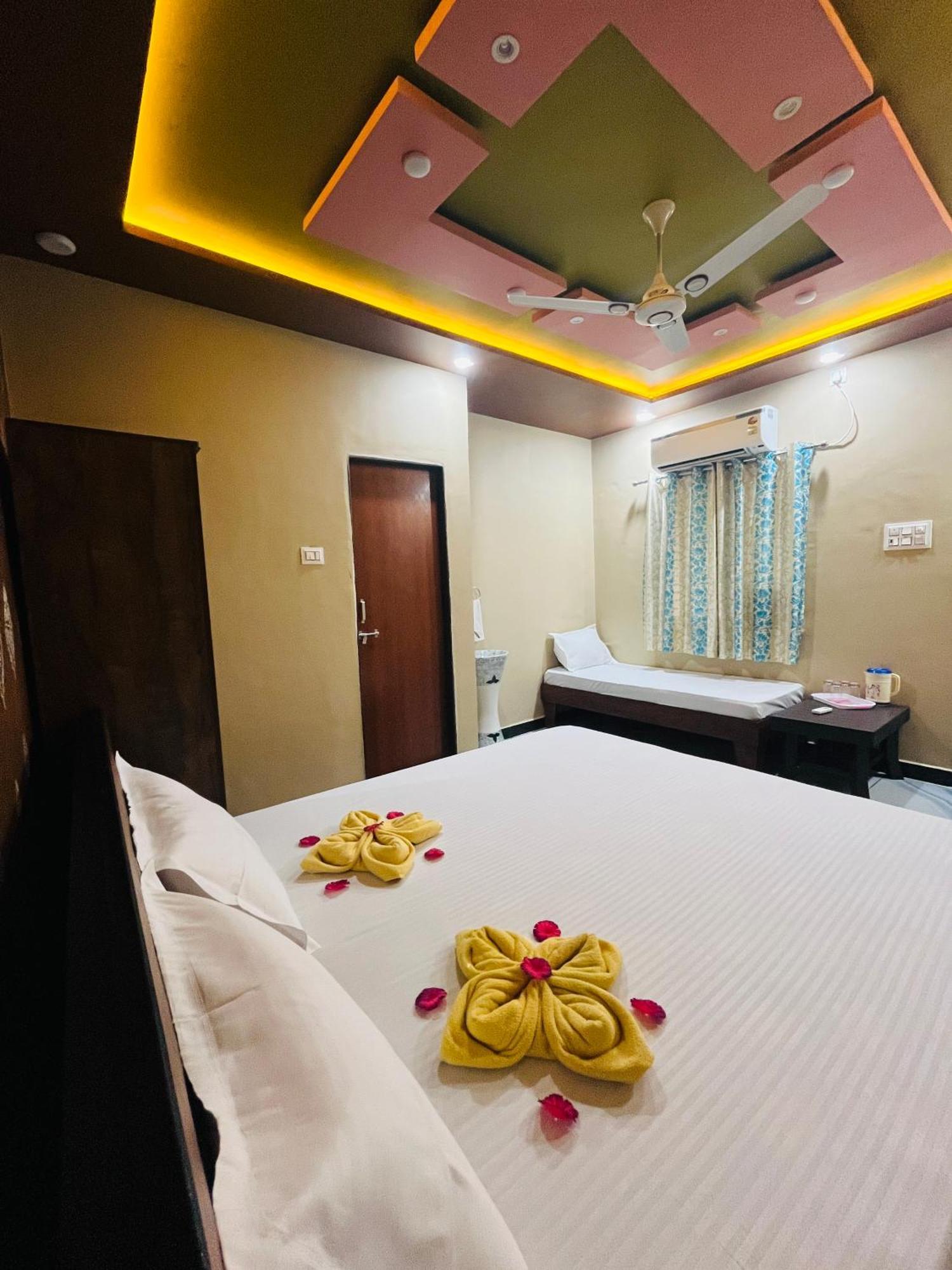 Kamdhenu Home Stay Garudeshwar Ngoại thất bức ảnh